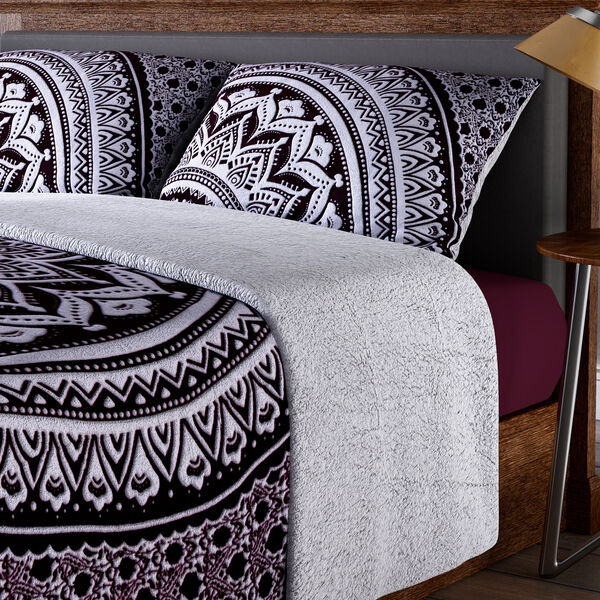 SERENITY NIGHT: 3er-Set - kuschelige Steppdecke und 2 Kissenbez&uuml;ge mit rotem Mandala-Muster&nbsp; image number 2