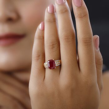 Afrikanischer Rubin (Fissure gef&uuml;llt) und wei&szlig;er Zirkon Ring, 925 Silber vergoldet (Gr&ouml;&szlig;e 20.00) ca. 4.94 ct