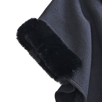 Winter- und Herbst-Poncho aus Kunstfell, Achwarz