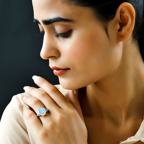 Natürlicher, äthiopischer Welo Opal und Diamant-Ring - 3,90 ct. image number 3