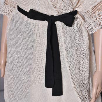 Kurz&auml;rmeliger Kimono mit Blumendruck, schwarzem G&uuml;rtel, mehrfarbig