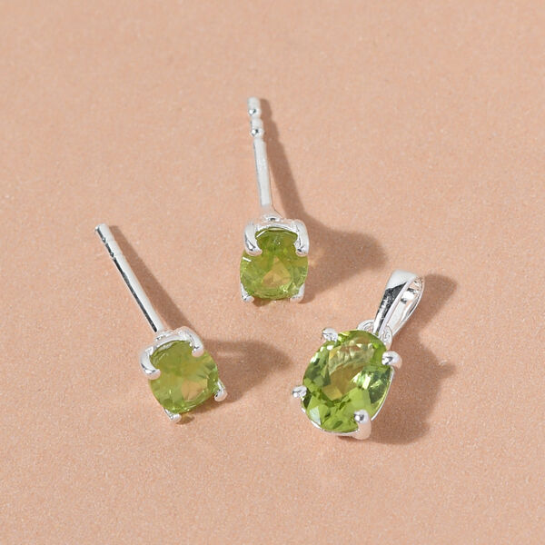 2er- Set, natürliche Peridot-Ohrstecker und Anhänger, 925 Silber ca. 1,94 ct image number 2