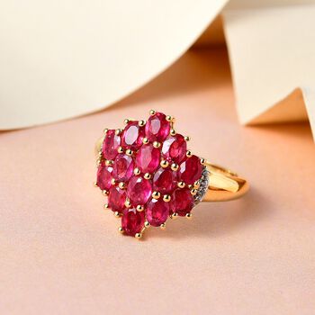 Afrikanischer Rubin (Fissure gef&uuml;llt) und wei&szlig;er Zirkon Ring, 925 Silber vergoldet (Gr&ouml;&szlig;e 21.00) ca. 3.77 ct