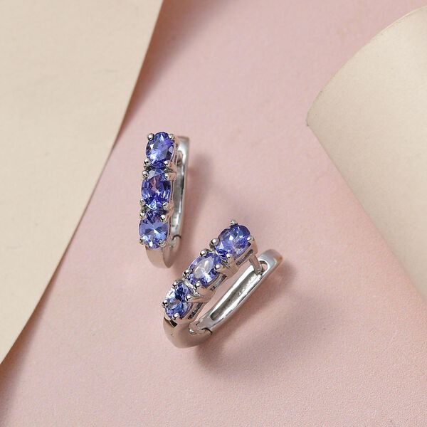 Tansanit Trilogie Huggie Ohrringe - 1,10 ct. image number 2