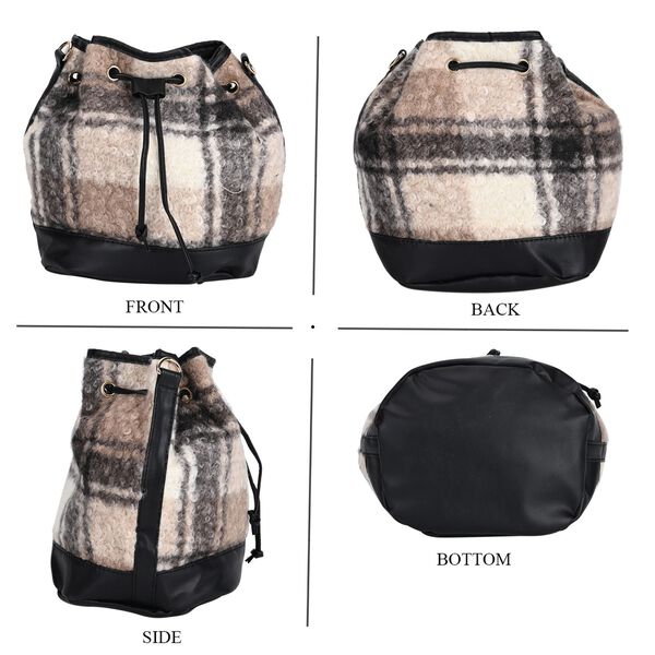 Beuteltasche aus Teddyfell, Karomuster, schwarz image number 10