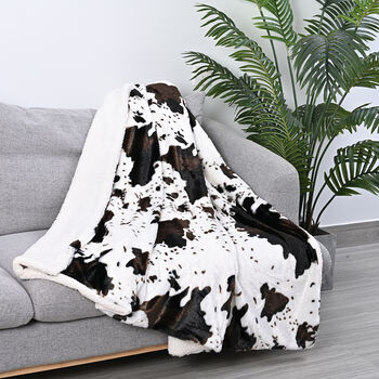 Luxus Kollektion - Superweiche Kunstfelldecke mit Sherpa Futter, Kuh-Muster, Gr&ouml;&szlig;e 150x200 cm, Wei&szlig; und Dunkelbraun