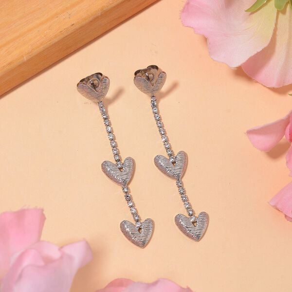 Herzf&ouml;rmige Kristall-Ohrh&auml;nger in Silberton image number 2