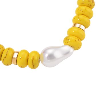 Wei&szlig;e Muschelkernperle, Gelber Howlit Armband, ca. 18 cm + 5 cm Extender, goldfarben