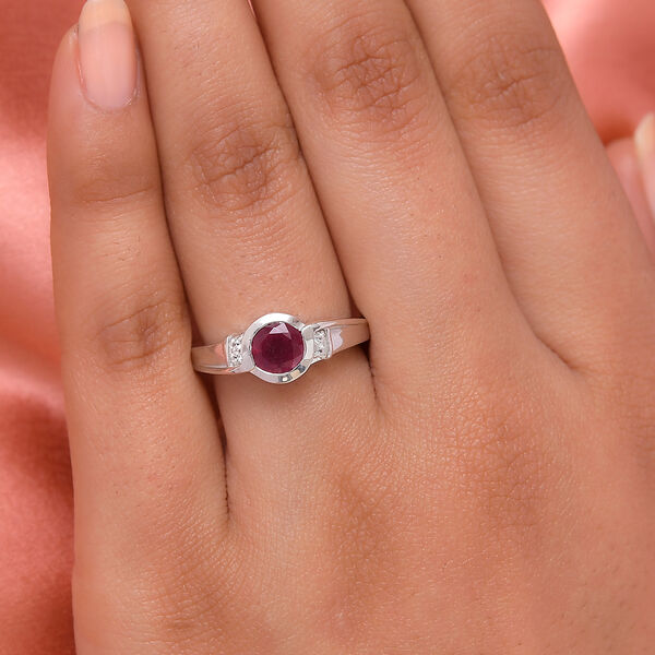 Afrikanischer Rubin und weißer Zirkon-Ring, (Fissure gefüllt), 925 Silber platiniert image number 3