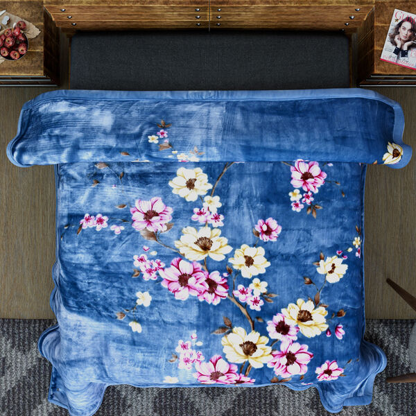 SERENITY NIGHT: Superweiche, schwere Bettdecke, Magnolienmuster, Dunkelblau  image number 3