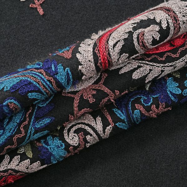 Bestickter Schal mit Paisley Bordüre, Schwarz image number 5