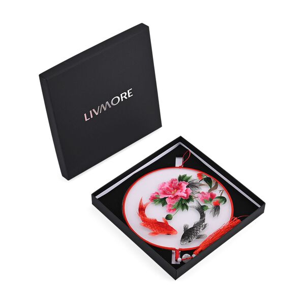 LIVMORE Doppelseitige Stickerei Seidenwanddekoration mit Jadequaste, 20cm, Fisch- und Blumenmuster image number 8