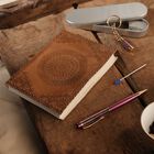 3er Set - Notizbuch mit Einband aus 100% echtem Leder, Kugelschreiber und Schlüsselanhänger gefüllt mit echtem Rubin image number 1