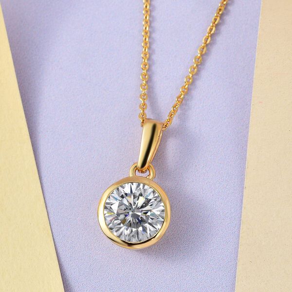 Funkelnde Königin- Moissanit Anhänger mit Kette- 1,77 Ct. image number 2