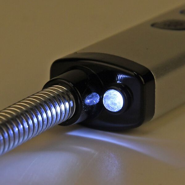 Elektronisches USB-Feuerzeug mit Taschenlampe, wiederaufladbar per USB, 24x2.6x1.8 cm, Silber image number 2