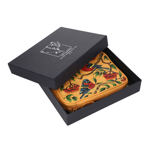 SUKRITI: Handbemalter Schmuckkoffer, Regenbogenlori-Muster, Gelb image number 7