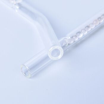 Glas Trinkhalme, gef&uuml;llt mit Edelsteinen, Quarz