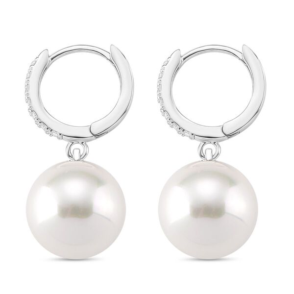 Weiße Muschelkernperle und Zirkonia Ohrringe image number 4