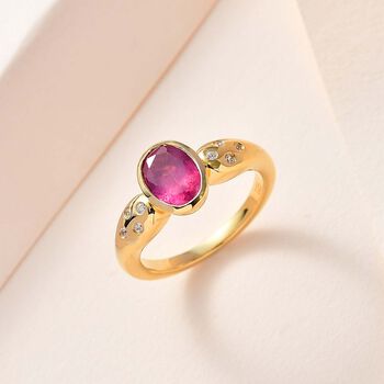 Afrikanischer Rubin (Fissure gef&uuml;llt), Wei&szlig;er Zirkon Ring, 925 Silber vergoldet (Gr&ouml;&szlig;e 19.00) ca. 1.81 ct