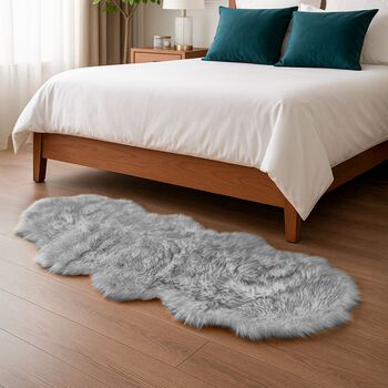 LIVMORE Kunstfell-Teppich im Dip-Dye-Look mit Schaumstoffunterlage, geschwungene Form, 60x180cm, Schwarz