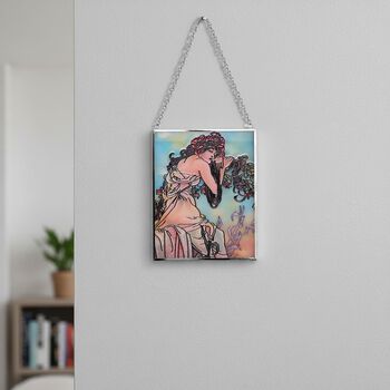Handbemalter Glas Suncatcher mit Kette, silberfarbenem Rahmen, Alphonse Mucha Motiv Sommer, 12x15 cm