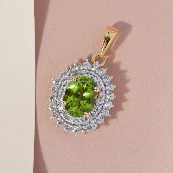 Nat&uuml;rlicher Peridot und Zirkon-Halo-Anh&auml;nger in Silber, 2,99 ct. image number 3