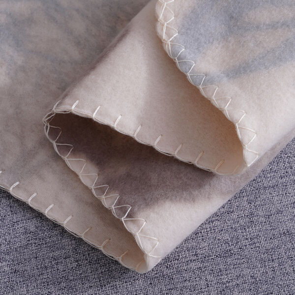 Bedruckte Fleecedecke mit Bordüre, 130x170 cm, Hirsch image number 3