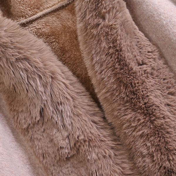 Winter- und Herbst-Poncho aus Kunstfell, Kamelfarben image number 5