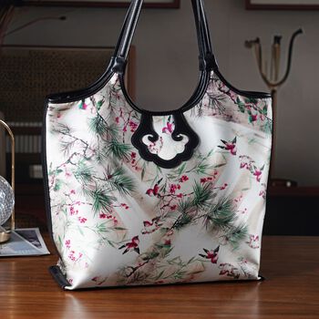 LA MAREY Brokat Handtasche aus Seide und Echtleder, 34x35x11,5cm, Wei&szlig; mit lila Blumen