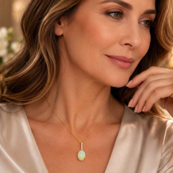 LUXORO zertifizierter und gepr&uuml;fter AAA nat&uuml;rlicher, &auml;thiopischer Welo Opal und GH-I2 Diamant Anh&auml;nger mit 45cm Kette in 417 Gelbgold - 6,96 ct. image number 2