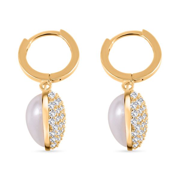 Wei&szlig;e Muschelkernperle und Zirkonia-Ohrringe, 925 Silber vergoldet - 1 ct. image number 4