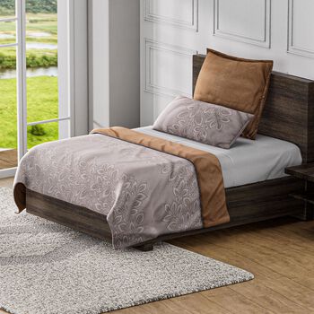 6-teiliges Set: 80 GSM antibakterielle, antiallergische Mikrofaser-Bettw&auml;sche (je 2 St&uuml;ck: 135x200 - 80x80 - 40x80 cm), Bl&auml;tter-Karamell