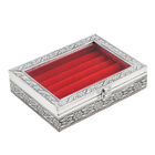 Handgefertigte Ringbox aus Aluminium mit Blumenmuster und Kratzschutzfutter in Rot image number 0
