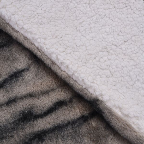 Serenity Night: Wolkenweiche Kunstpelz-Sherpa-Decke, Beige image number 5