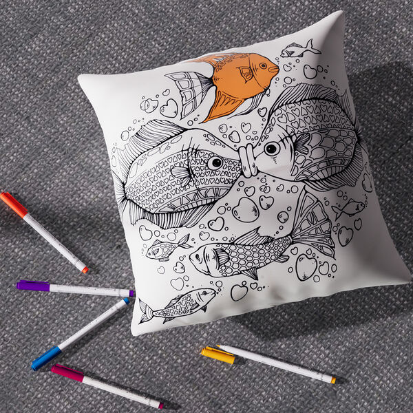 2er Set DIY Malen: Kissenbezug mit 8 Wasserfarbstiften, 45x45 cm, Fisch und Dino image number 4