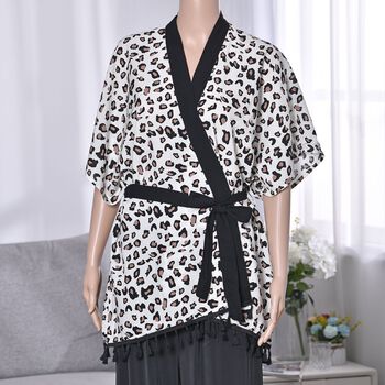 Superweiche Kimono mit G&uuml;rtel, Gr&ouml;&szlig;e: 86 x 69, Leopardmuster, wei&szlig;