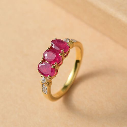 D’joy Afrikanischer Rubin (Fissure gefüllt), Weißer Zirkon Ring 925 Silber 750 Gelb Vergoldet (Größe 18.00) ca. 2,29 ct image number 1