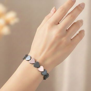 Flexibles mehrfarbiges Herz Muschelkernperle Armband