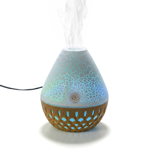 "Humidifier with 7 Essential Oil   Product Size: 100*100*117mm Color Box Size:105*135*155mm  Net weight:120g+245g=360g Water Capacity: 200ml Power: 3-5W, DC 5V/1A Colorful light Changing 3 hours Automatic Power Off"