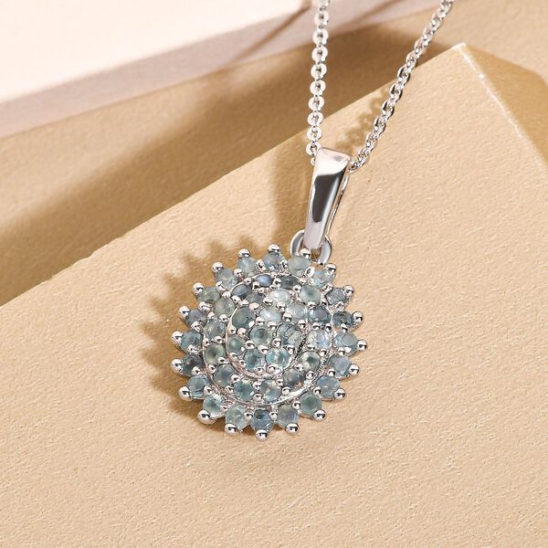 Alexandrit Cluster Halo Anhänger mit Kette in Silber image number 3