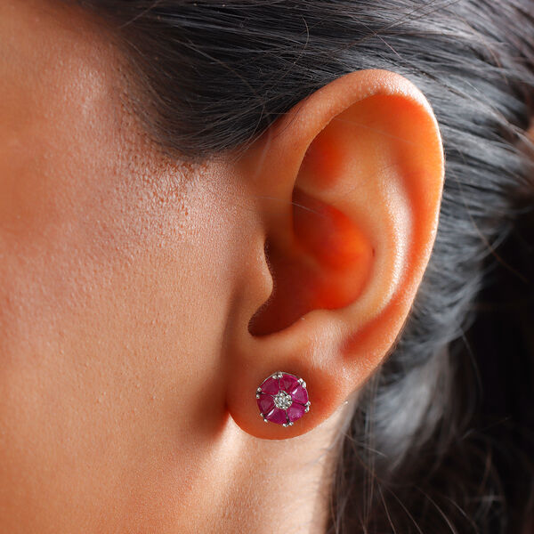 Afrikanische Rubin (Fissure gefüllt) und Zirkon-Ohrstecker, (Fissure gefüllt), 925 Silber platiniert ca. 1,91 ct image number 3