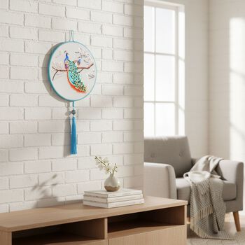 LIVMORE - Handstickerei-Wanddekoration aus 100% Seide mit Jade-Quaste, 20 cm, Pfau-Motiv