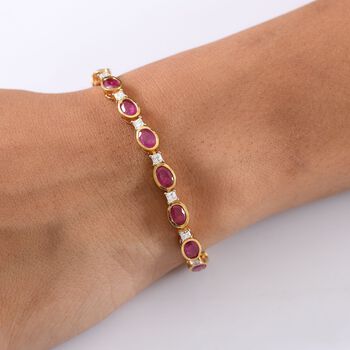 K&ouml;niglicher Glamour- D'Joy Afrikanischer Rubin (Fissure gef&uuml;llt), Moissanit Armband ca. 19 cm 925 Silber Rhodiniert und 750 Gelbgold Vermeil ca. 13.41 ct