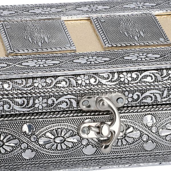 Handgefertigte und oxidierte Aluminium-Schmuckbox im Antik-Look aus Teakholz image number 6