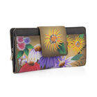 Sukriti - handbemalte Brieftasche aus echtem Leder mit RFID Schutz, Blumenmuster, Braun image number 1