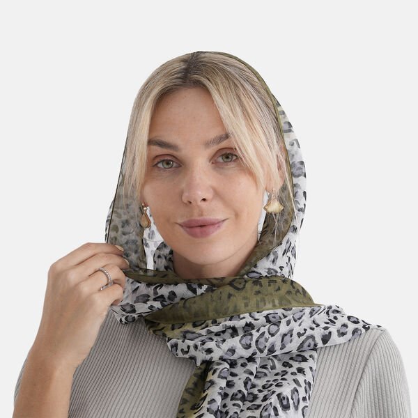 LA MAREY Signature Set mit Seidenschal und Seidentropfen-Ohrringen, 100% Maulbeerseide, 65 x 170 cm, Grau Wei&szlig; mit Olivgr&uuml;n image number 4