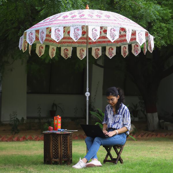 Sonnenschirm aus 100% Baumwolle mit Blockdruck, Blumen-Muster, Weiß-Rosa  image number 2