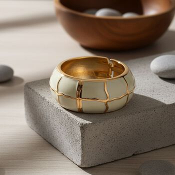 Emaille-Armreif mit Karomuster, ca. 18,5 cm, creme emailliert