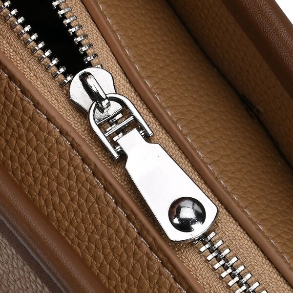 Crossbody Bag mit Designer-Anhänger in Kreuzform, Khaki image number 8