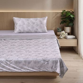 "AB side Silk quilt with cooling fabric fabric:85% nylon+15%spandex A side: print, B side match solid color Filling:100g silk+200g polyester,around 110gsm,33% silk+77% polyester Packing:gift box with PVC cover", "AB side cooling pillowcase with piping wit